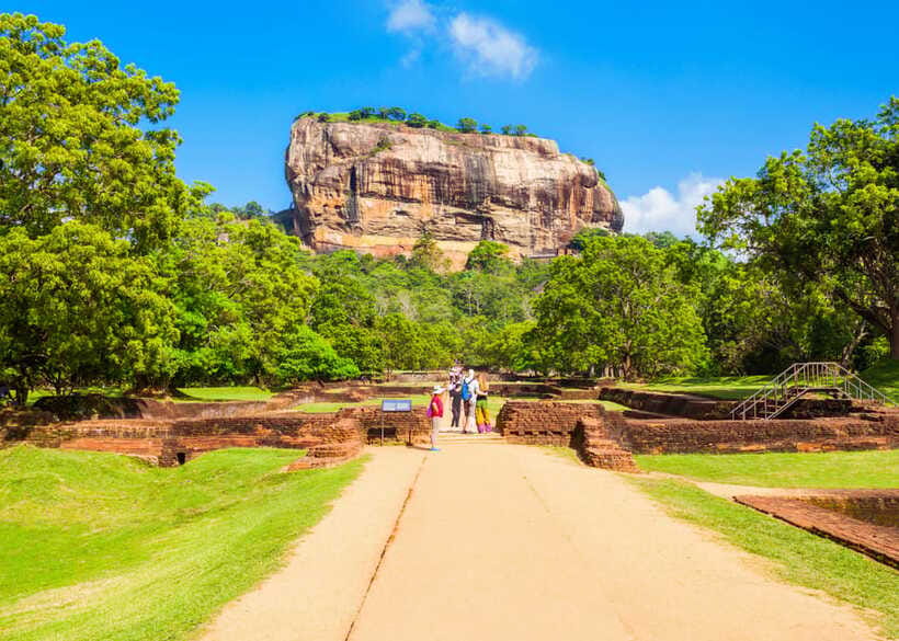 Colombo: Sri Lanka Cultural Triangle Hotspots 2-Day Tour - Overnight near Sigiriya