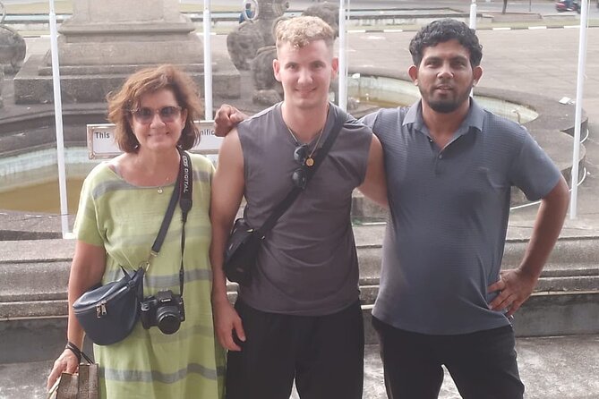 Colombo Tuk Tuk City Tour - Temples and Beira Lake show Colombo’s religious character