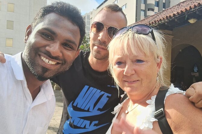 Colombo tuk tuk city tour -Entry Fees, and food Included - Lotus Tower and the Pettah Floating Market