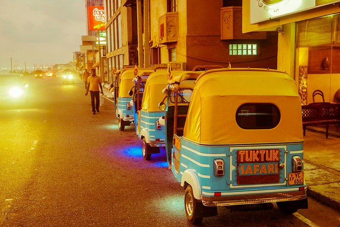 Colombo Tuk Tuk Safari - Independence Square and a pause from the traffic