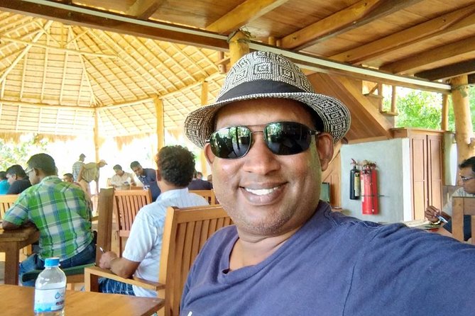 Colombo Walking Tour with Ajeet De Soyza - Titus Stores and the Old Town Hall
