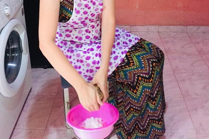 Cooking class in Srilanka - The chef explains, but you hold the spoon