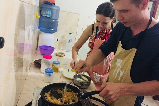 Cooking Classes in Sri Lanka - Choosing vegetables and preparing the curry