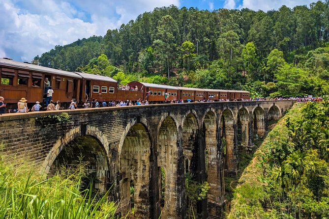 Customized Multi-Day Private Tour Packages in Sri Lanka - Day 2: Kandy’s sacred temple and hilltop views