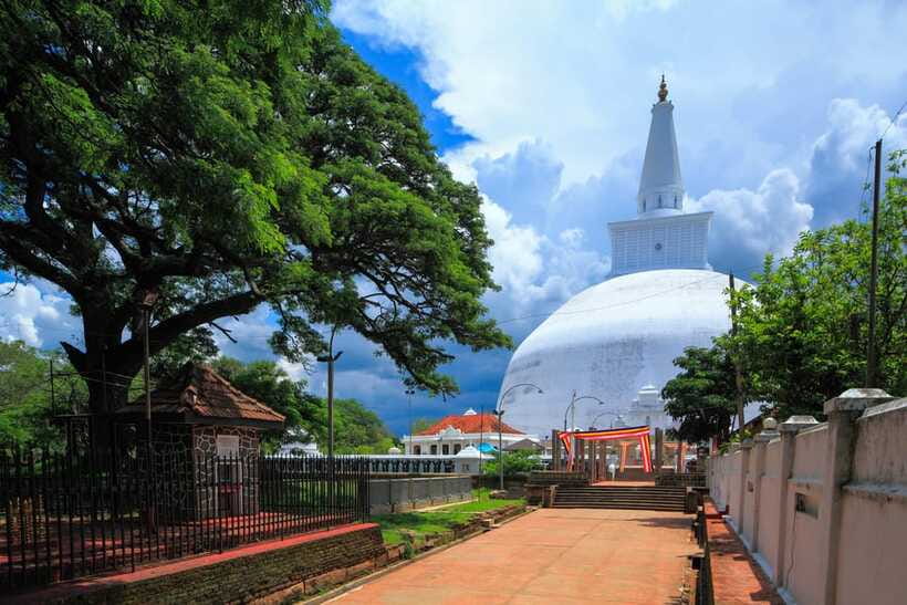 Dambulla: Anuradhapura and Mihintale Day Tour - Practical preparation for the heat and temples