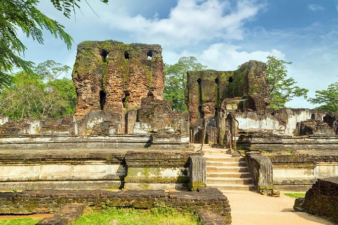Day Tour from Dambulla to Sigiriya or Pidurangala & Polonnaruwa - Crossing to Polonnaruwa by tuk-tuk