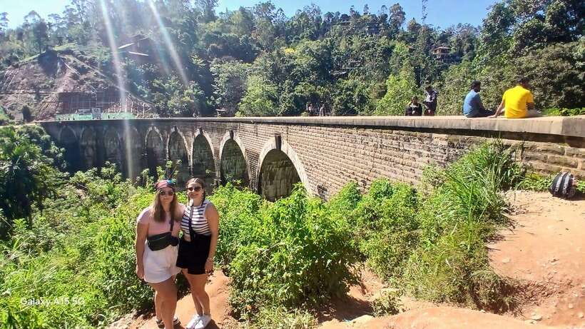 Ella: 9 Arches Bridge, Little Adam's Peak, Tea Factory - Walking up Little Adam’s Peak in 30 to 45 minutes