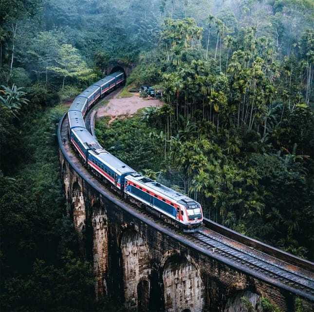 Ella: Little Adam's Peak, 9 Arch Bridge, Ravana Falls Tour - Nine Arch Bridge and the pleasure of waiting for the view
