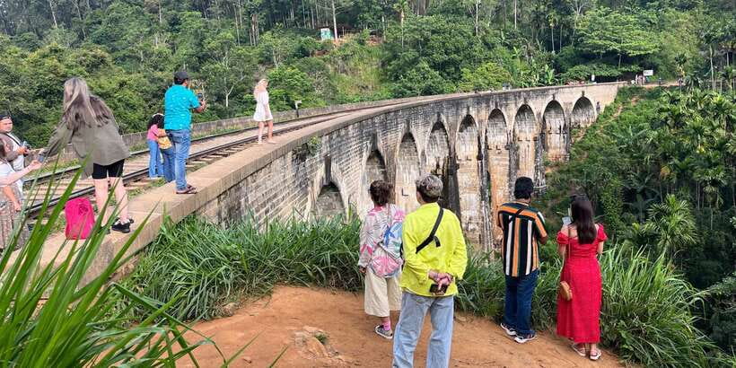 Ella: Tea Factory, Train, and Nine Arch Day Tour with Pickup - Ravana Waterfall: a quick, lively roadside stop
