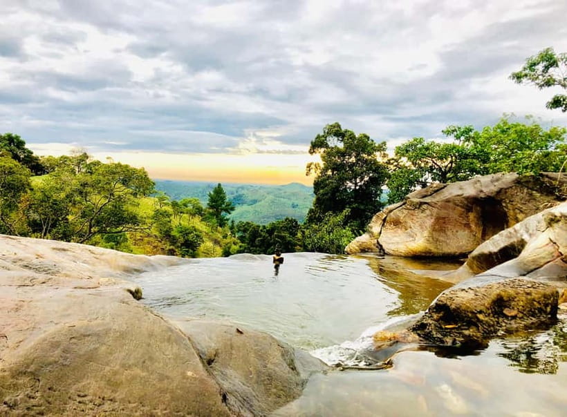 Ella: Tuk Tuk Tour to Diyaluma and Secret Waterfalls - Ravana Falls gives you an easy first stop
