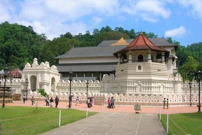 Evening Tour at the Last Kingdom of Sri Lanka, Kandy - The one-hour Kandy Cultural Show