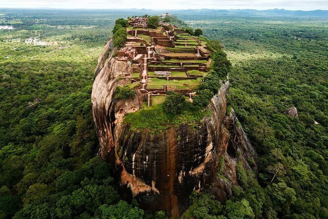 Experience the Beauty and History of Sri Lanka - Key points at a glance