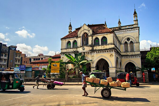 Explore Colombo by Tuk Tuk – All Entry Fees Included - Gangaramaya Temple begins the city’s religious story