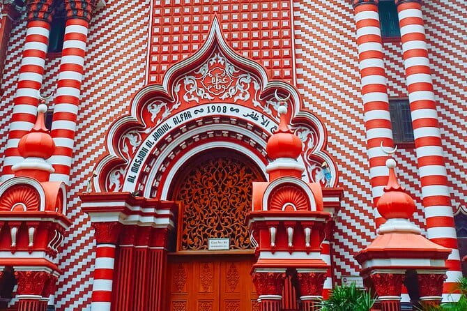 Explore Colombo City Highlights in a Private Tuk Tuk - Colombo Fort, clock tower, and a royal prison cell