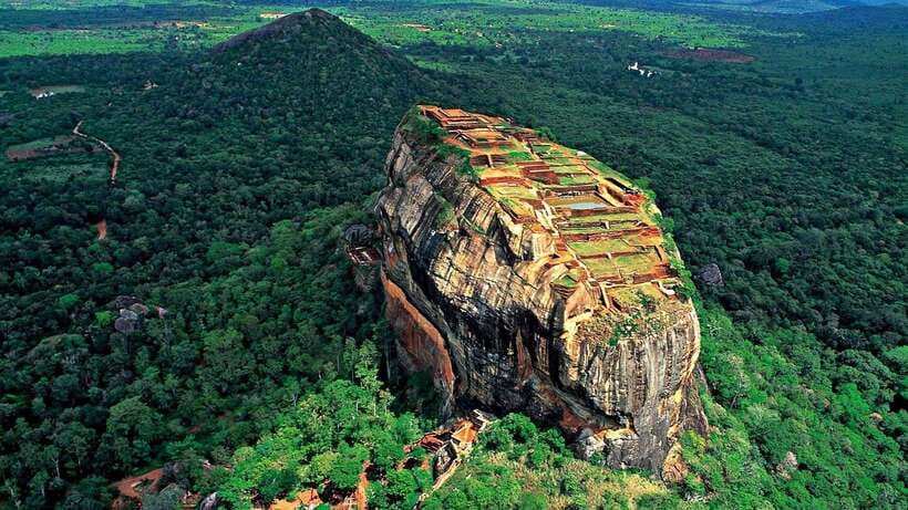 From Colombo: All Inclusive Sigiriya, Dambulla &Village Tour - A village lunch with a view of daily life