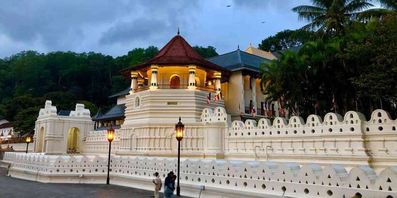 From Colombo: Kandy Temple of Tooth & Elephant Orphanage - Who will get the most from this long day