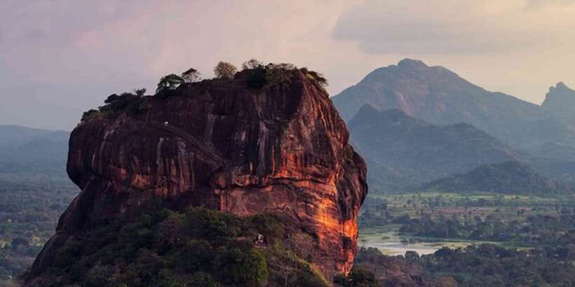 From Colombo: Sigiriya and Dambulla Full-Day Private Tour - The early road to Dambulla