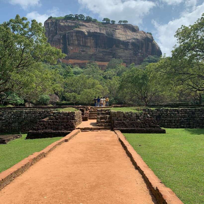 From Colombo: Sigiriya Rock, Dambulla & Minneriya 4x4 Safari - Who should book this experience?