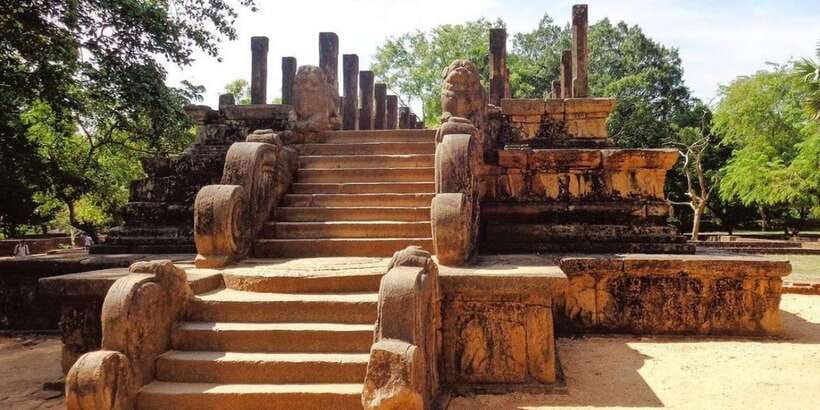 From Dambulla/ Sigiriya: Ancient City of Polonnaruwa by Bike - Parakramabahu Statue and the final look at Polonnaruwa