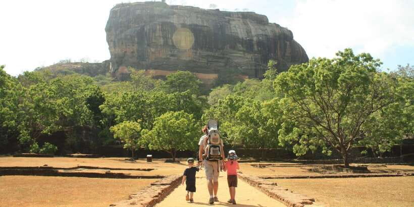 From Kandy: Sigiriya and Dambulla Day Trip - A practical stop for wood carving and batik
