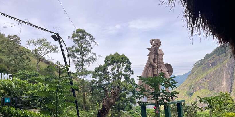 From kandy Train, and Pool Club Day Tour with Pickup - The 25-minute train ride