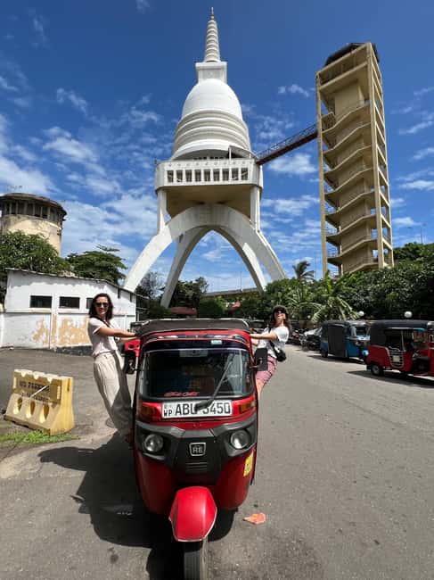 From Negombo: Colombo City Tour by Tuk Tuk with Hotel Pickup - Colombo Fort, Pettah, and the city’s sharp contrasts