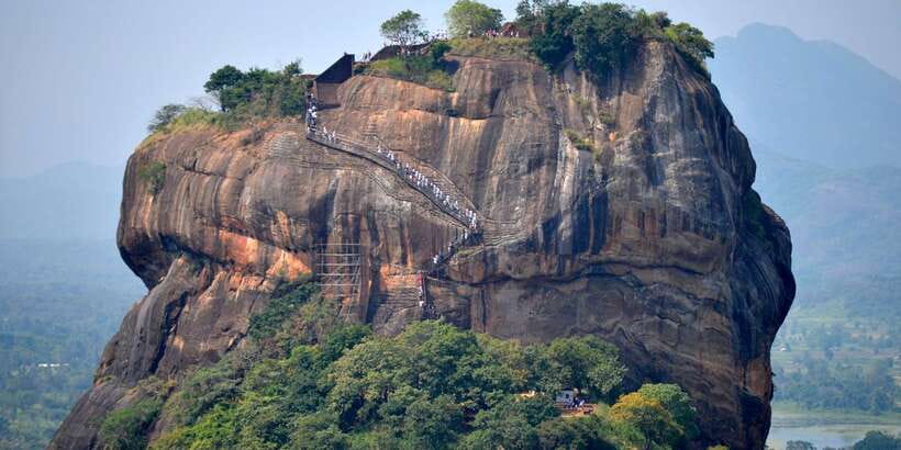 From Negombo: Sigiriya and Dambulla Day Trip and Safari - Clothing, temple manners, and cash