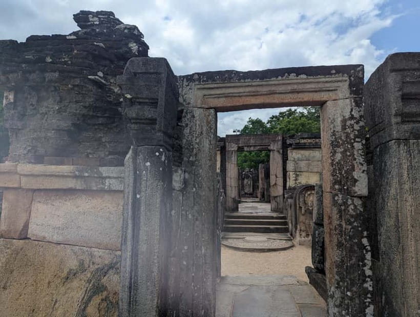 From Sigiriya:Polonnaruwa Day Tour with Farmers lunch - Nissanka Latha Mandapaya and its unusual pillars