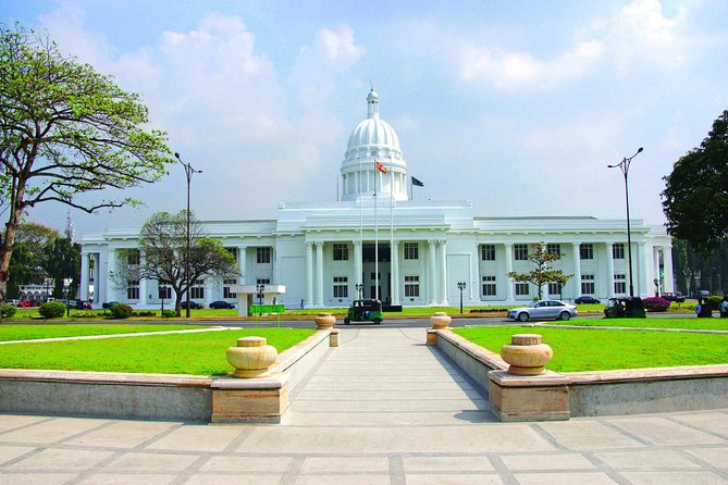 Full Day Colombo City Tour - Colombo Fort, York Street, and the colonial city