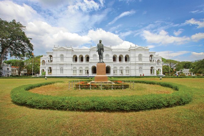 Full Day Colombo City Tour - Parks, theatres, and national symbols