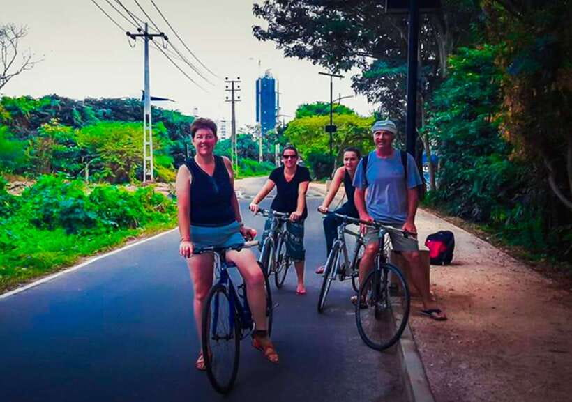 Galle: All Inclusive City & Fort Guided Cycling tour - Entering Galle Fort on two wheels