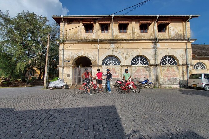 Galle Fort and City Cycling Tour - Choice of E-Bike or Manual - Beyond the walls: markets, food, and everyday Galle