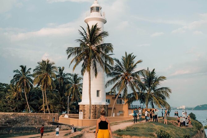 Galle Fort Walking Tour with a Resident - Walking the ramparts and old streets