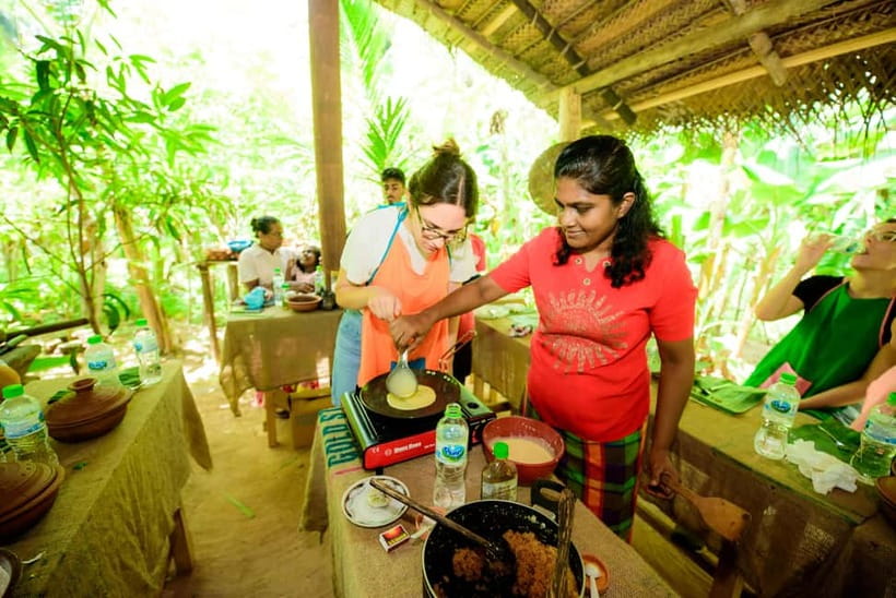 Galle: Sri Lankan Cuisine Cooking Experience - Entering the family kitchen in Kotapola