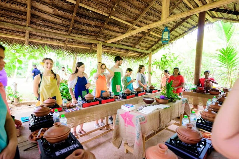 Galle: Sri Lankan Cuisine Cooking Experience - Grinding coconut and preparing sambol