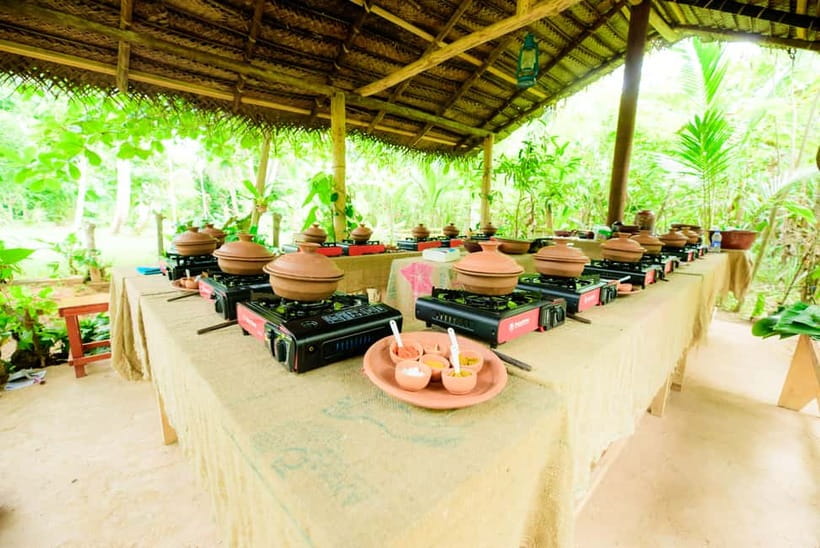 Galle: Sri Lankan Cuisine Cooking Experience - Sharing the meal on a banana leaf