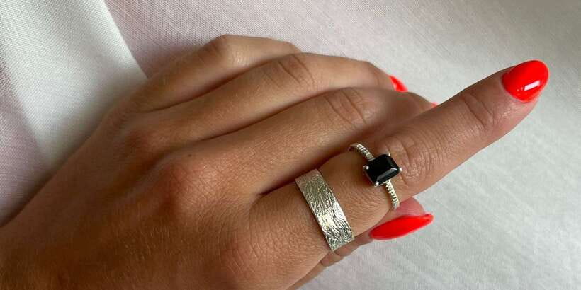 Galle: Traditional Gems & Jewellery Workshop with Transfers - Seeing a ring form in front of you
