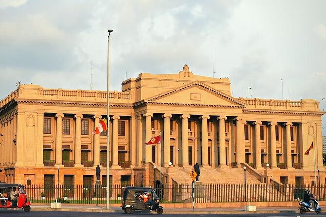 Half Day City Tour of Colombo - Parks and public squares: a calmer side of the capital
