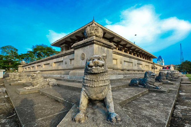 Half Day City Tour of Colombo - Fort, the railway, BMICH, and modern Colombo