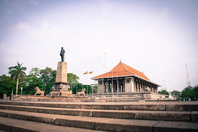 Highlights Colombo Day Tour With Afternoon HIGH TEA In Galle Face Hotel - Gangaramaya Temple: Colombo’s unusual first stop
