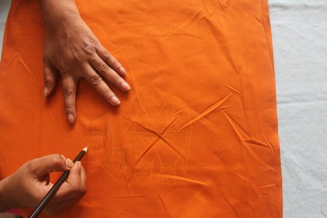 Interactive Batik Workshop and Lessons in Sri Lanka - The first step: choosing fabric and a design