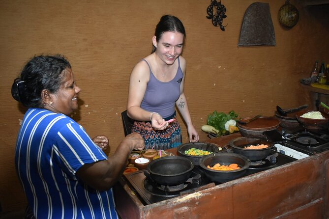 Kandy Budget Cooking Class - Making coconut milk from scratch