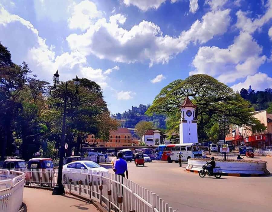 Kandy: City Explore with Local Guide By Tuk Tuk - Kandy Lake, Built by the Last Sinhalese King