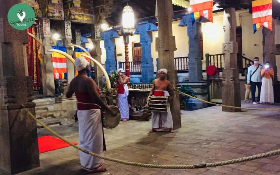 Kandy: City Explore with Local Guide By Tuk Tuk - Kandy Central Market and Local Shopping