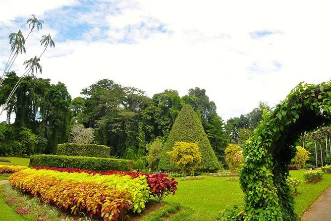 Kandy City Tour by Lux Tours Lanka - Asgiriya Maha Viharaya begins with a quieter side of Kandy