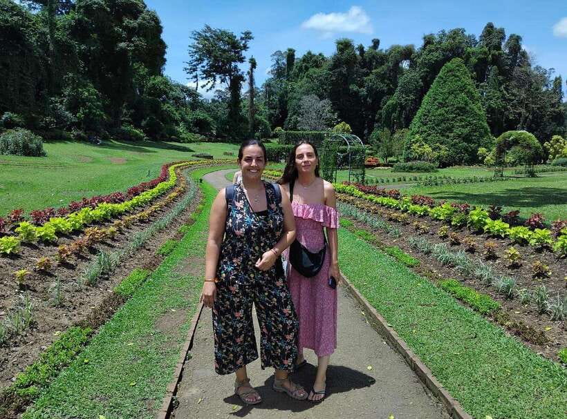 Kandy City Tour by Tuk Tuk with hotel Pickup and Dropoff - Tea, spices, wood carving, and Ceylon stones