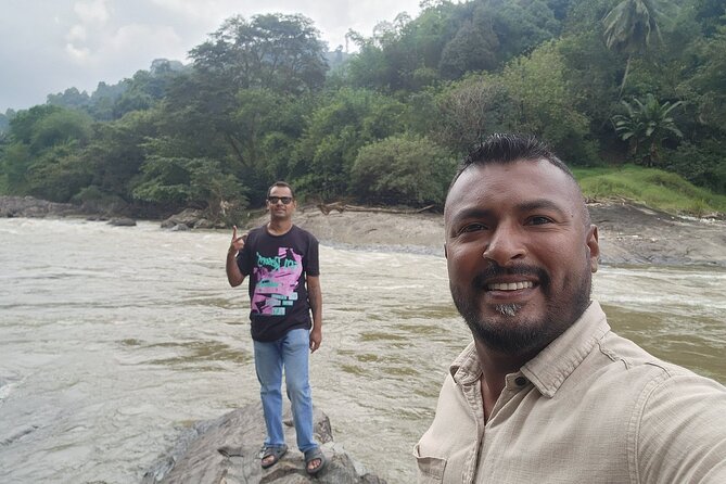 Kandy City Tour by Tuk Tuk with sana - Thilona crafts and the shopping question