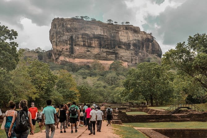 Kandy City Tour & Famous Ambuluwawa Tower with Friendly Chauffeur - Peradeniya Royal Botanical Gardens