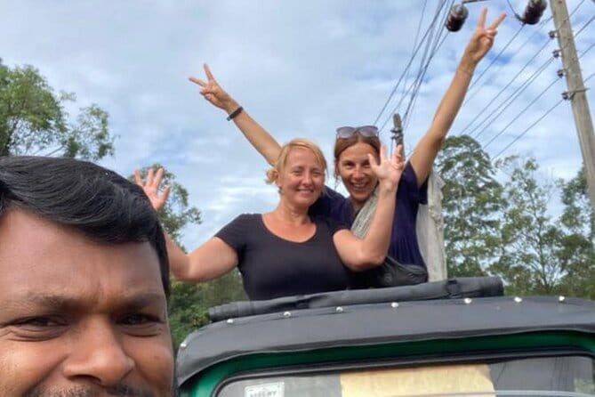 Kandy City Tour with Ambuluwawa by Tuk Tuk - Sri Lanka’s sapphire tradition at the gem museum