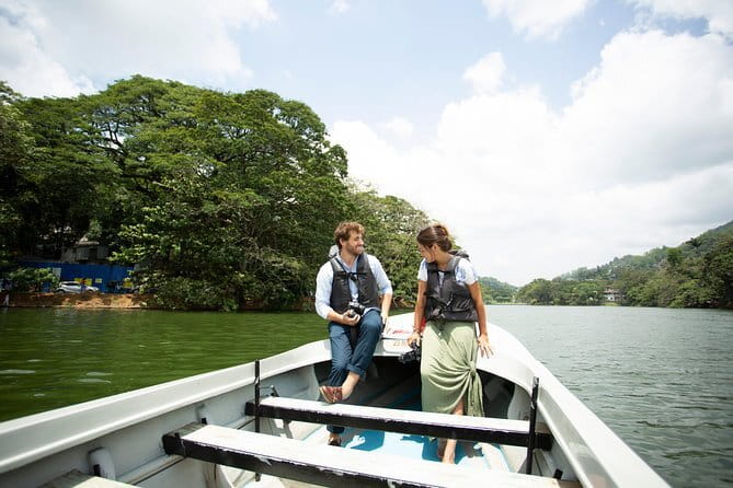 Kandy City Tour with Ambuluwawa by Tuk Tuk - A short stop at Giragama Tea Factory